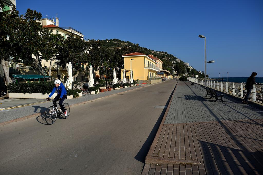 Hotel Petit Royal Ospedaletti Εξωτερικό φωτογραφία