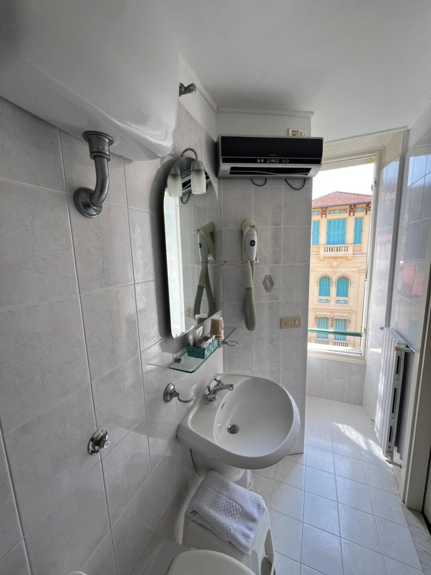 Hotel Petit Royal Ospedaletti Εξωτερικό φωτογραφία