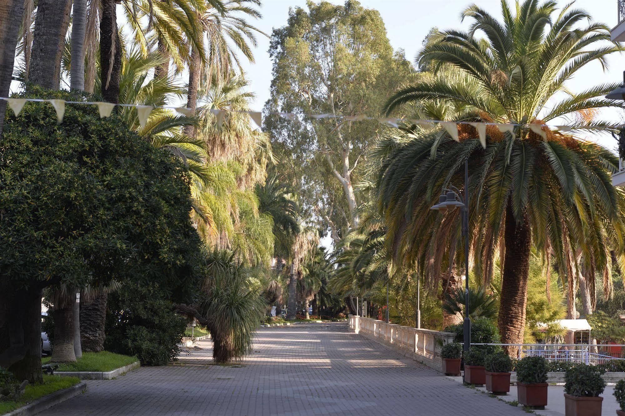 Hotel Petit Royal Ospedaletti Εξωτερικό φωτογραφία
